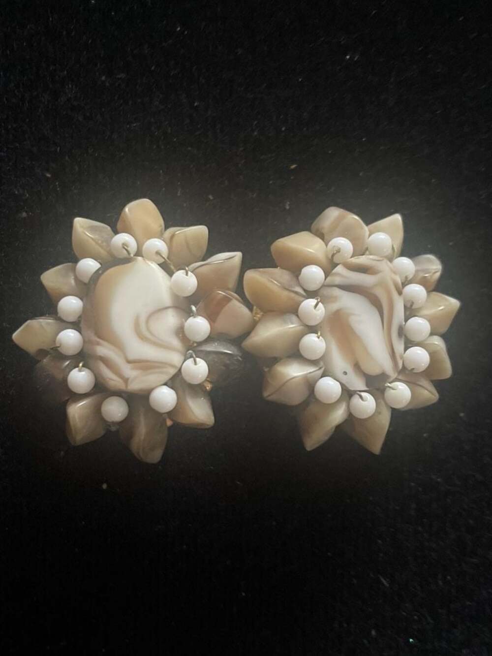 Vintage 1950s Marbled Brown and Cream Celluloid Flower Cluster Clip-On Earrings